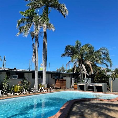 Queens Beach Hotel Bowen Exterior foto